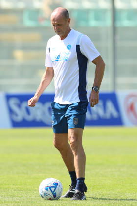 SSC Napoli Training Session Massimiliano Allegri, coach of Napoli, during a training session on Day of the preseason camp of SSC Napoli at Stadio Patini in Castel di Sangro, Italy, on August 3, 2025. Castel di Sangro Abruzzo Italy Copyright: xCiroxDexLucax originalFilename:deluca-sscnapol260803_npJMq