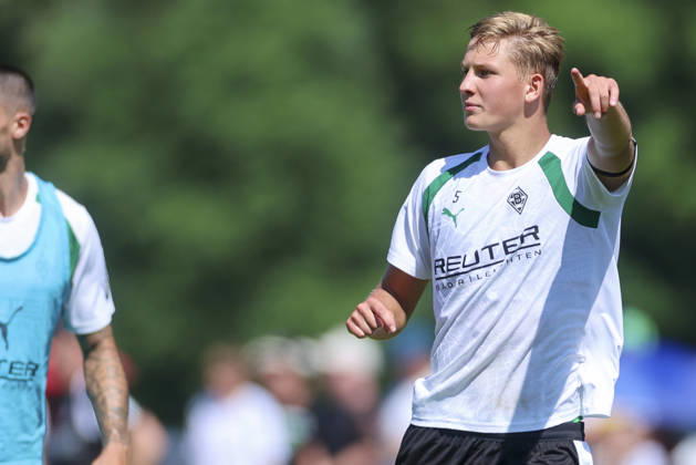 Jan Leszczynski (Borussia Moenchengladbach) gestikuliert waehrend des Trainingslagers von Borussia Moenchengladbach, Stadion Birkenmoos am 04. August 2026 in Rottach-Egern, Deutschland. (Foto von Marco Steinbrenner DeFodi Images) +++ Jan Leszczynski (Borussia Moenchengladbach) gestures during the Borussia Moenchengladbach Training camp at Stadion Birkenmoos on August 4, 2026 in Rottach-Egern, Germany. (Photo by Marco Steinbrenner DeFodi Images) (Photo by Marco Steinbrenner DeFodi Images) -