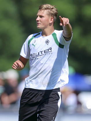 Jan Leszczynski (Borussia Moenchengladbach) gestikuliert waehrend des Trainingslagers von Borussia Moenchengladbach, Stadion Birkenmoos am 04. August 2026 in Rottach-Egern, Deutschland. (Foto von Marco Steinbrenner DeFodi Images) +++ Jan Leszczynski (Borussia Moenchengladbach) gestures during the Borussia Moenchengladbach Training camp at Stadion Birkenmoos on August 4, 2026 in Rottach-Egern, Germany. (Photo by Marco Steinbrenner DeFodi Images) (Photo by Marco Steinbrenner DeFodi Images) -