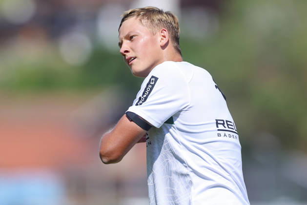 Jan Leszczynski (Borussia Moenchengladbach) schaut waehrend des Trainingslagers von Borussia Moenchengladbach, Stadion Birkenmoos am 04. August 2026 in Rottach-Egern, Deutschland. (Foto von Marco Steinbrenner DeFodi Images) +++ Jan Leszczynski (Borussia Moenchengladbach) looks on during the Borussia Moenchengladbach Training camp at Stadion Birkenmoos on August 4, 2026 in Rottach-Egern, Germany. (Photo by Marco Steinbrenner DeFodi Images) (Photo by Marco Steinbrenner DeFodi Images) -