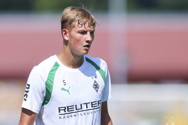 Jan Leszczynski (Borussia Moenchengladbach) schaut waehrend des Trainingslagers von Borussia Moenchengladbach, Stadion Birkenmoos am 04. August 2026 in Rottach-Egern, Deutschland. (Foto von Marco Steinbrenner DeFodi Images) +++ Jan Leszczynski (Borussia Moenchengladbach) looks on during the Borussia Moenchengladbach Training camp at Stadion Birkenmoos on August 4, 2026 in Rottach-Egern, Germany. (Photo by Marco Steinbrenner DeFodi Images) (Photo by Marco Steinbrenner DeFodi Images) -
