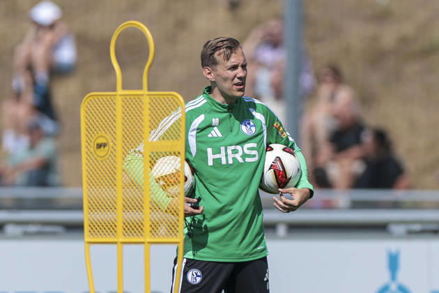 04.08.2026, Fussball, Training des FC Schalke 04. Co-Trainer Adin Osmanbasic (FC Schalke 04). Gelsenkirchen Trainingsgelände FC Schalke 04 NRW Deutschland xRHR-FOTO YYx Copyright: RHR-FOTOx RHR-FOTO YY