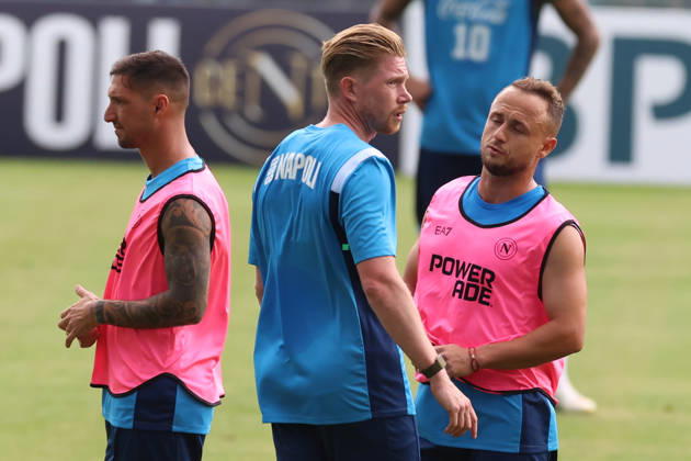 SSC Napoli Training Session Kevin De Bruyne of Napoli and Stanislav Lobokta of Napoli during a training session on Day of the preseason camp of SSC Napoli at stadio Patini in Castel di Sangro, Italy, on August 7, 2025. Castel di Sangro Abruzzo Italy Copyright: xCiroxDexLucax originalFilename:deluca-sscnapol260807_npYGy