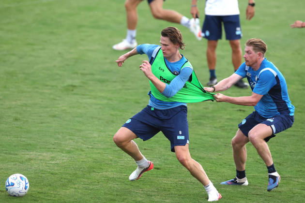 SSC Napoli Training Session Kevin De Bruyne of Napoli and Scott McTominay of Napoli during a training session on Day 1 of the preseason camp of SSC Napoli at Stadio Patini in Castel di Sangro, Italy, on August 7, 2025. Castel di Sangro Abruzzo Italy Copyright: xCiroxDexLucax originalFilename:deluca-sscnapol260807_npL2L