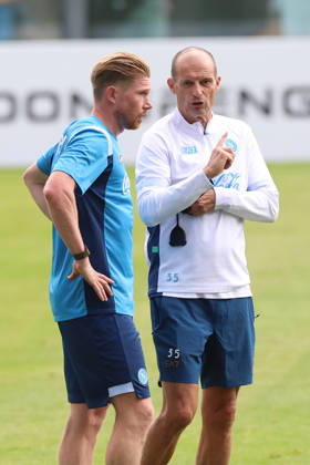 SSC Napoli Training Session Kevin De Bruyne of Napoli and coach Massimiliano Allegri during a training session on Day of the preseason camp of SSC Napoli at stadio Patini in Castel di Sangro, Italy, on August 7, 2025. Castel di Sangro Abruzzo Italy Copyright: xCiroxDexLucax originalFilename:deluca-sscnapol260807_npxJi