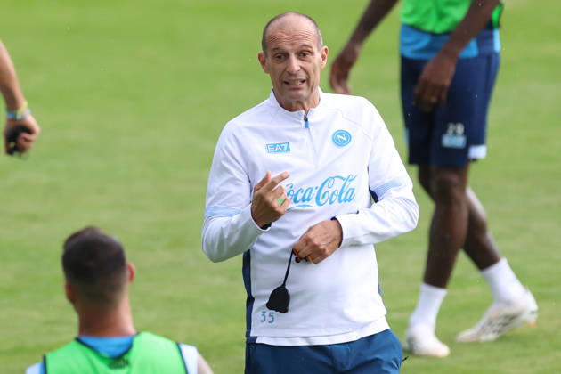 SSC Napoli Training Session Massimiliano Allegri, coach of Napoli, during a training session on Day of the preseason camp of SSC Napoli at Stadio Patini in Castel di Sangro, Italy, on August 7, 2025. Castel di Sangro Abruzzo Italy Copyright: xCiroxDexLucax originalFilename:deluca-sscnapol260807_nphOv