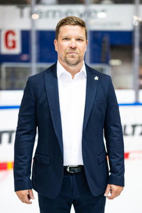 Jannu Kujala (Co-Trainer, Assistant Coach, Performance Coach, Iserlohn Roosters), GER, erstes gemeinsames Eistraining der Iserlohn Roosters, Eishockey, Penny-DEL, Saisonvorbereitung, Spielzeit 2026 2027, 08.08.2026, GER, erstes gemeinsames Eistraining der Iserlohn Roosters, Eishockey, Penny-DEL, Saisonvorbereitung, Spielzeit 2026 2027, 08.08.2026 Iserlohn Copyright: xJonasxBrockmann Eibner-Pressefotx EP_JBN