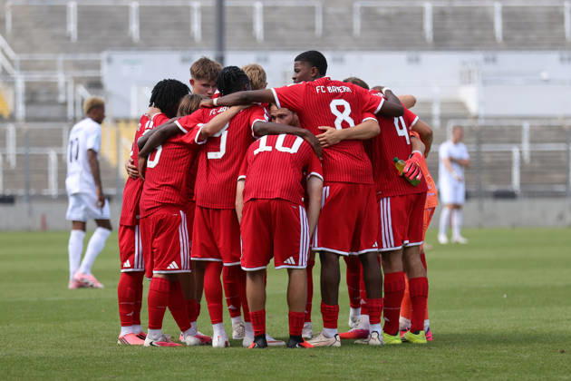 08.08.2026, Herren, Fussball, Saison 2026 2027, Regionalliga Bayern, 3. Spieltag: FC Bayern München II - FC Schweinfurt 05 Mannschaftskreis des FC Bayern München II München Städtisches Stadion an der Grü Bayern Deutschland