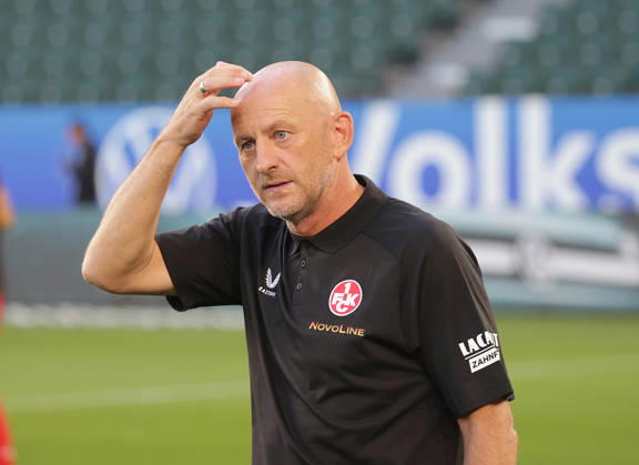 Trainer Torsten Lieberknecht (1.FC Kaiserslautern) Fussball, Herren, Saison 2026 2027, 2.Liga, Volkswagenarena, VfL Wolfsburg gegen 1.FC Kaiserslautern DFL REGULATIONS PROHIBIT ANY USE OF PHOTOGRAPHS AS IMAGE SEQUENCES AND OR QUASI-VIDEO.