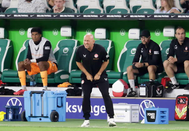 Trainer Torsten Lieberknecht (1.FC Kaiserslautern) Fussball, Herren, Saison 2026 2027, 2.Liga, Volkswagenarena, VfL Wolfsburg gegen 1.FC Kaiserslautern 0-0 DFL REGULATIONS PROHIBIT ANY USE OF PHOTOGRAPHS AS IMAGE SEQUENCES AND OR QUASI-VIDEO.