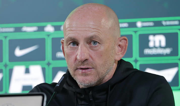 Trainer Torsten Lieberknecht (1.FC Kaiserslautern) Fussball, Herren, Saison 2026 2027, 2.Liga, Volkswagenarena, VfL Wolfsburg gegen 1.FC Kaiserslautern 0-0 DFL REGULATIONS PROHIBIT ANY USE OF PHOTOGRAPHS AS IMAGE SEQUENCES AND OR QUASI-VIDEO.