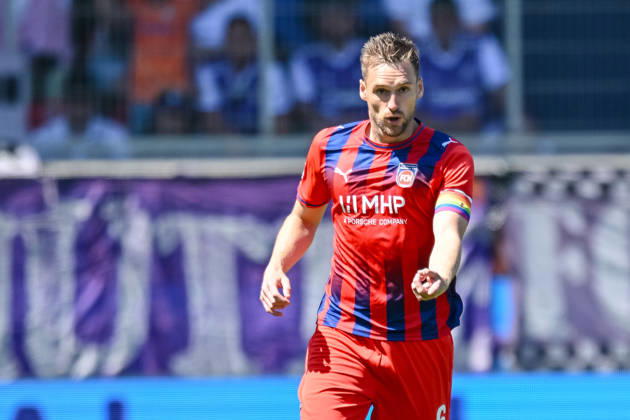 Patrick Mainka (1. FC Heidenheim 1846) gestikuliert, gestik waehrend des spiels der 2. Bundesliga zwischen 1. FC Heidenheim und VfL Osnabrueck, Voith-Arena am 08. August 2026 in Heidenheim an der Brenz, Deutschland. (Foto von Harry Langer DeFodi Images) +++ Patrick Mainka (1. FC Heidenheim 1846) gestures during the 2nd Bundesliga match between 1. FC Heidenheim and VfL Osnabrueck at Voith-Arena on August 8, 2026 in Heidenheim an der Brenz, Germany. (Photo by Harry Langer DeFodi Images) DFB DFL REGULATIONS PROHIBIT ANY USE OF PHOTOGRAPHS AS IMAGE SEQUENCES AND OR QUASI-VIDEO. (Photo by Harry Langer DeFodi Images) DFB DFL REGULATIONS PROHIBIT ANY USE OF PHOTOGRAPHS AS IMAGE SEQUENCES AND OR QUASI-VIDEO. -