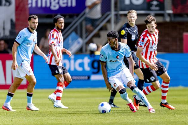 ROTTERDAM - SC Feyenoord Rotterdam forward Gaoussou Diarra, Sparta Rotterdam forward Nokkvi Thorisson during the Vriendenloterij Eredivisie match between Sparta and Feyenoord at Stadion Het Kasteel on August 9, 2026 in Rotterdam, Netherlands. (Photo by DeFodi Images) -