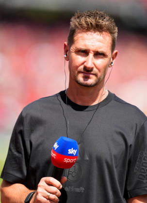 Miroslav Klose (1. FC Nuernberg, Cheftrainer) gibt vor dem Spiel ein Interview. GER, 1. FC Nürnberg vs SG Dynamo Dresden, 2. Bundesliga, 1. Spieltag, Saison 2026-27, Max-Morlock-Stadion, Nürnberg, 09.08.2026 DFL REGULATIONS PROHIBIT ANY USE OF PHOTOGRAPHS AS IMAGE SEQUENCES AND OR QUASI-VIDEO Foto: HMB Media Scott W. Coleman Nürnberg Max-Morlock-Stadion Bayern GER Copyright: xScottxW.xColemanx