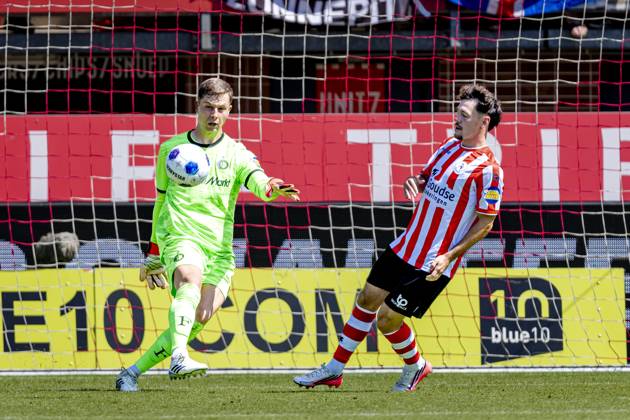 ROTTERDAM - SC Feyenoord Rotterdam goalkeeper Tjark Ernst during the Vriendenloterij Eredivisie match between Sparta and Feyenoord at Stadion Het Kasteel on August 9, 2026 in Rotterdam, the Netherlands. (Photo by DeFodi Images) -