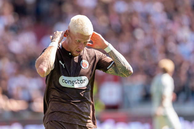 Louis Oppie (FC St. Pauli, 23) enttaeuscht Enttaeuschung, GER, FC St. Pauli vs. SpVgg Greuther Fuerth, Fussball, 2. Bundesliga, Spieltag 1, Saison 2026 2027, 09.08.2026 DFL REGULATIONS PROHIBIT ANY USE OF PHOTOGRAPHS AS IMAGE SEQUENCES AND OR QUASI-VIDEO GER, FC St. Pauli vs. SpVgg Greuther Fuerth, Fussball, 2. Bundesliga, Spieltag 1, Saison 2026 2027, 09.08.2026 Hamburg Copyright: xEibner-Pressefoto MaxxVincenx EP_MVN