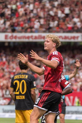 Piet Scobel (1. FC Nuernberg, 19), GER, 1. FC Nuernberg vs. Dynamo Dresden, Fussball, 2. Bundesliga, 1. Spieltag, Saison 2026 2027, 09.08.2026, DFL REGULATIONS PROHIBIT ANY USE OF PHOTOGRAPHS AS IMAGE SEQUENCES AND OR QUASI-VIDEO, GER, 1. FC Nuernberg vs. Dynamo Dresden, Fussball, 2. Bundesliga, 1. Spieltag, Saison 2026 2027, 09.08.2026, Nuernberg Copyright: xEibner-Pressefoto MaxxVogelx EP_MVL