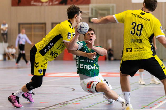 Elias NEWEL (FRISCH AUF! Goeppingen, 40) im Zweikampf gegen Philipp MEYER (TVB Stuttgart, 27) GER, FRISCH AUF! Goeppingen vs. TVB Stuttgart, Handball, Vorbereitung, Turnier, S-Cup Altensteig, Finale, Spielzeit 2026 2027, 09.08.2026, GER, FRISCH AUF! Goeppingen vs. TVB Stuttgart, Handball, Vorbereitung, Turnier, S-Cup Altensteig, Finale, Spielzeit 2026 2027, 09.08.2026, Altensteig Copyright: xEibnerxPressefoto OliverxSchmidtx EP_OST