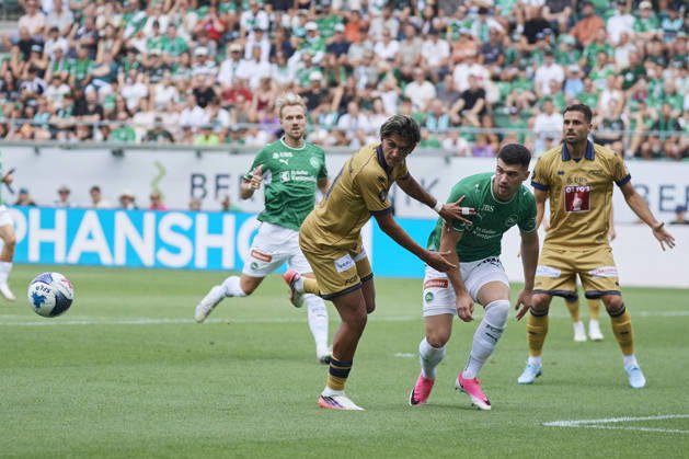 Brack Super League 2026 2027 FC St. Gallen 1879 vs. FC Luzern, St. Gallen, Schweiz St. Gallen, Schweiz, 9. August 2026. Lucas Manuel Silva Ferreira und Jozo Stanic während des Brack Super League Spiels FC St. Gallen 1879 gegen FC Luzern in St. Gallen.