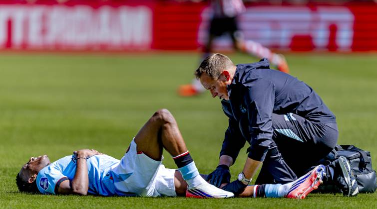 ROTTERDAM - SC Feyenoord Rotterdam forward Gaoussou Diarra suffers an injury during the Vriendenloterij Eredivisie match between Sparta and Feyenoord at Stadion Het Kasteel on August 9, 2026 in Rotterdam, the Netherlands. (Photo by DeFodi Images) -