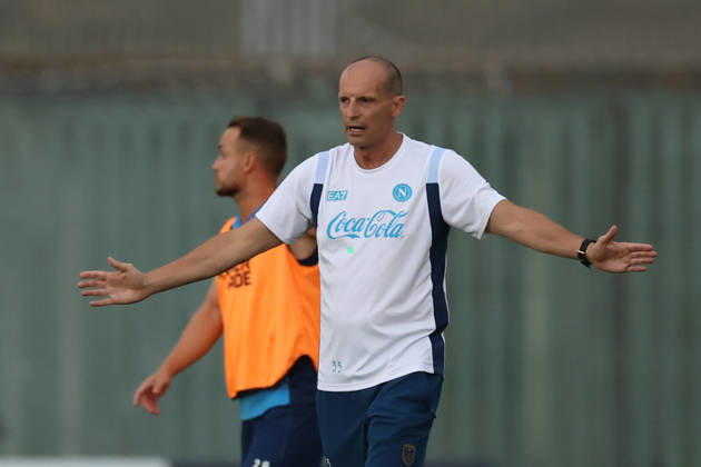 SSC Napoli Training Session Massimiliano Allegri, coach of Napoli, during a training session on the first day of the preseason camp of SSC Napoli at Stadio Patini in Castel di Sangro, Italy, on August 11, 2025. Castel di Sangro Abruzzo Italy Copyright: xCiroxDexLucax originalFilename:deluca-sscnapol260811_np9kK