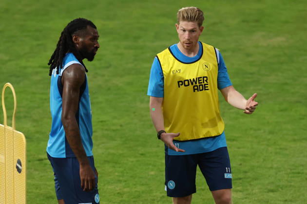 SSC Napoli Training Session Frank Zambo Anguissa, Kevin De Bruyne and Massimiliano Allegri coach of Napoli during a training session on Day of the preseason camp of SSC Napoli at Stadio Patini in Castel di Sangro, Italy, on August 11, 2025. Castel di Sangro Abruzzo Italy Copyright: xCiroxDexLucax originalFilename:deluca-sscnapol260811_npuhZ
