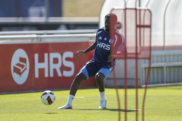 12.08.2026, Fussball, Training des FC Schalke 04. Junior Dina Ebimbe (FC Schalke 04). Gelsenkirchen Trainingsgelände FC Schalke 04 NRW Deutschland xRHR-FOTO YYx Copyright: RHR-FOTOx RHR-FOTO YY