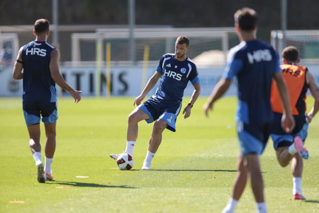 12.08.2026, Fussball, Training des FC Schalke 04. Edin Dzeko (FC Schalke 04). Gelsenkirchen Trainingsgelände FC Schalke 04 NRW Deutschland xRHR-FOTO YYx Copyright: RHR-FOTOx RHR-FOTO YY