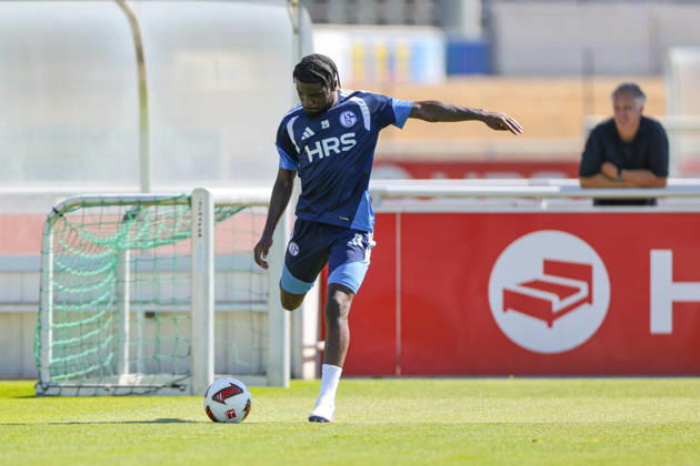 12.08.2026, Fussball, Training des FC Schalke 04. Junior Dina Ebimbe (FC Schalke 04). Gelsenkirchen Trainingsgelände FC Schalke 04 NRW Deutschland xRHR-FOTO YYx Copyright: RHR-FOTOx RHR-FOTO YY