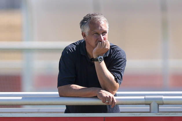 12.08.2026, Fussball, Training des FC Schalke 04. Sportvorstand Frank Baumann (FC Schalke 04). Gelsenkirchen Trainingsgelände FC Schalke 04 NRW Deutschland xRHR-FOTO YYx Copyright: RHR-FOTOx RHR-FOTO YY
