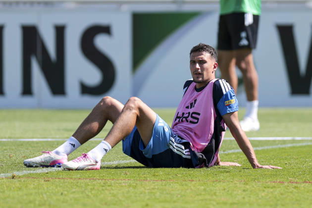 12.08.2026, Fussball, Training des FC Schalke 04. Dejan Ljubicic (FC Schalke 04) ist erschöpft. Gelsenkirchen Trainingsgelände FC Schalke 04 NRW Deutschland xRHR-FOTO YYx Copyright: RHR-FOTOx RHR-FOTO YY
