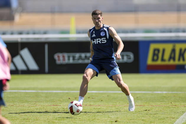 12.08.2026, Fussball, Training des FC Schalke 04. Robin Gosens (FC Schalke 04). Gelsenkirchen Trainingsgelände FC Schalke 04 NRW Deutschland xRHR-FOTO YYx Copyright: RHR-FOTOx RHR-FOTO YY