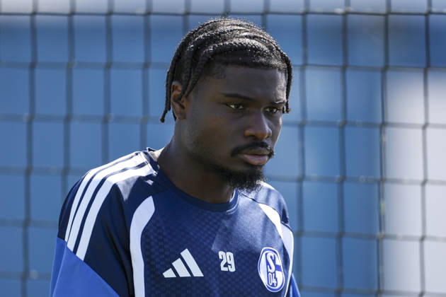 12.08.2026, Fussball, Training des FC Schalke 04. Junior Dina Ebimbe (FC Schalke 04). Gelsenkirchen Trainingsgelände FC Schalke 04 NRW Deutschland xRHR-FOTO YYx Copyright: RHR-FOTOx RHR-FOTO YY
