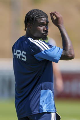 12.08.2026, Fussball, Training des FC Schalke 04. Junior Dina Ebimbe (FC Schalke 04). Gelsenkirchen Trainingsgelände FC Schalke 04 NRW Deutschland xRHR-FOTO YYx Copyright: RHR-FOTOx RHR-FOTO YY