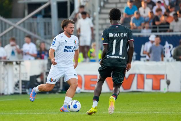 VELSEN-ZUID , 14-08-2026 , BUKO Stadion , season 2026 2027 , Dutch Eredivisie football , match between Telstar and Sparta Rotterdam , Picture shows Telstar player Gabi Caschili, Sparta Rotterdam player Ayoni Santos Telstar - Sparta x205709913x Copyright: