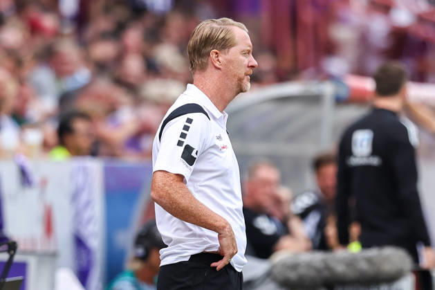2026.08.15, xkwix, Fußball, 2. Bundesliga, VfL Osnabrück - 1. FC Magdeburg, Stadion an der Bremer Brücke, 2.Spieltag, Saison 2026 2027: Timo Schultz (VfL Osnabrueck Trainer) schaut enttaeuscht nach Gegentor DFB regulations prohibit any use of photographs as image sequences and or quasi-video. Photo: xKamilxWilkowskixPressefotoKochx Niedersachsen Deutschland