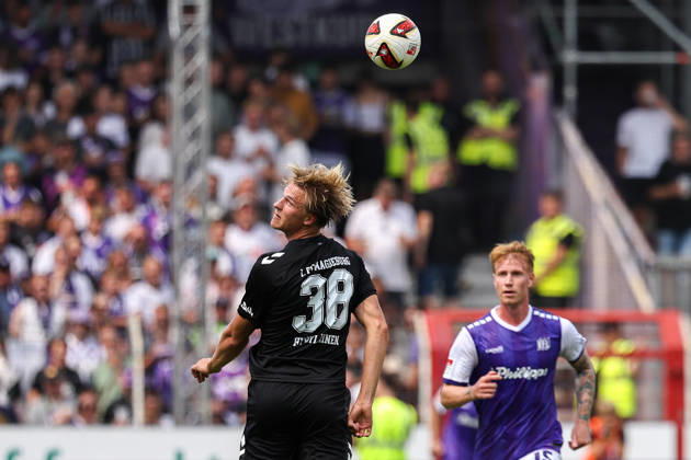 2026.08.15, xkwix, Fußball, 2. Bundesliga, VfL Osnabrück - 1. FC Magdeburg, Stadion an der Bremer Brücke, 2.Spieltag, Saison 2026 2027: Luka Hyrylaeinen (1. FC Magdeburg 38) beim Kopfball DFB regulations prohibit any use of photographs as image sequences and or quasi-video. Photo: xKamilxWilkowskixPressefotoKochx Niedersachsen Deutschland