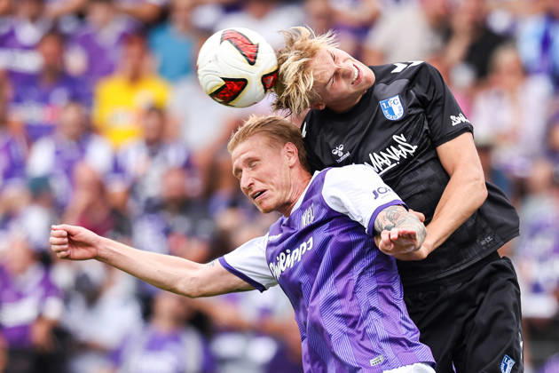 2026.08.15, xkwix, Fußball, 2. Bundesliga, VfL Osnabrück - 1. FC Magdeburg, Stadion an der Bremer Brücke, 2.Spieltag, Saison 2026 2027: Bjarke Jacobsen (VfL Osnabrueck 15) beim Kopfball im Zweikampf gegen Luka Hyrylaeinen (1. FC Magdeburg 38) DFB regulations prohibit any use of photographs as image sequences and or quasi-video. Photo: xKamilxWilkowskixPressefotoKochx Niedersachsen Deutschland