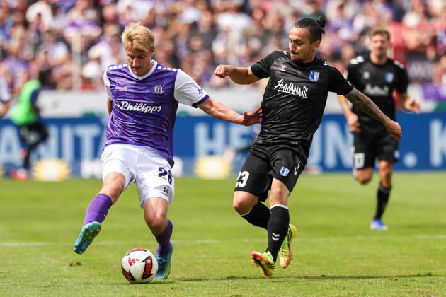 2026.08.15, xkwix, Fußball, 2. Bundesliga, VfL Osnabrück - 1. FC Magdeburg, Stadion an der Bremer Brücke, 2.Spieltag, Saison 2026 2027: Fridolin Wagner (VfL Osnabrueck 26) im Zweikampf gegen Baris Atik (1. FC Magdeburg 23) DFB regulations prohibit any use of photographs as image sequences and or quasi-video. Photo: xKamilxWilkowskixPressefotoKochx Niedersachsen Deutschland