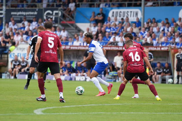Deutschland: Fussball, 3. Liga, 2. Spieltag, Hänsch-Arena, SV Meppem vs. SG Sonnenhof-Großaspach: Oliver Schmitt (SV Meppen, 7), Marius Kunde (SG Sonnenhof Großaspach, 16), Volkan Celiktas (SG Sonnenhof Großaspach, 5) Copyright: xMichelxWittex