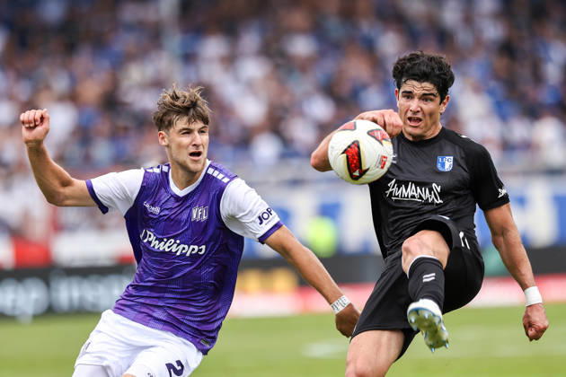 2026.08.15, xkwix, Fußball, 2. Bundesliga, VfL Osnabrück - 1. FC Magdeburg, Stadion an der Bremer Brücke, 2.Spieltag, Saison 2026 2027: Anselmo Garcia MacNulty (1. FC Magdeburg 3) im Zweikampf gegen Bernd Riesselmann (VfL Osnabrueck 22) DFB regulations prohibit any use of photographs as image sequences and or quasi-video. Photo: xKamilxWilkowskixPressefotoKochx Niedersachsen Deutschland