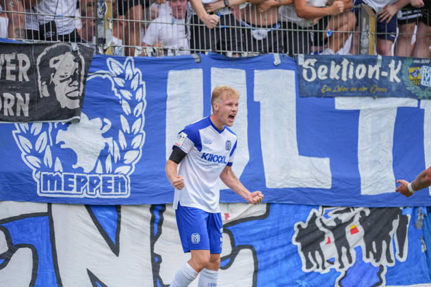 Deutschland: Fussball, 3. Liga, 2. Spieltag, Hänsch-Arena, SV Meppem vs. SG Sonnenhof-Großaspach: Tor von Luca Prasse (SV Meppen, 31) und anschließender Torjubel. Copyright: xMichelxWittex
