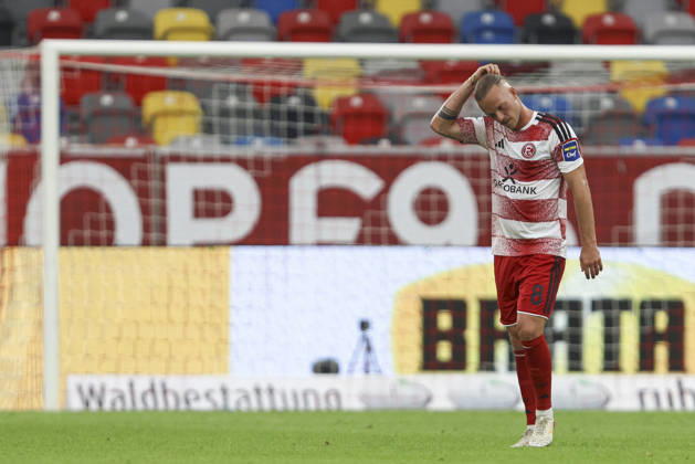 Jorrit Hendrix (Fortuna Duesseldorf) ist enttaeuscht waehrend des Spiels der 3. Liga zwischen Fortuna Duesseldorf und TSG 1899 Hoffenheim II, Merkur Spiel-Arena am 15. August 2026 in Duesseldorf, Deutschland. (Foto von Oliver Kaelke DeFodi Images) +++ Jorrit Hendrix (Fortuna Duesseldorf) looks dejected during the 3. Liga match between Fortuna Duesseldorf and TSG 1899 Hoffenheim II at Merkur Spiel-Arena on August 15, 2026 in Dusseldorf, Germany. (Photo by Oliver Kaelke DeFodi Images) DFB DFL REGULATIONS PROHIBIT ANY USE OF PHOTOGRAPHS AS IMAGE SEQUENCES AND OR QUASI-VIDEO. (Photo by Oliver Kaelke DeFodi Images) -
