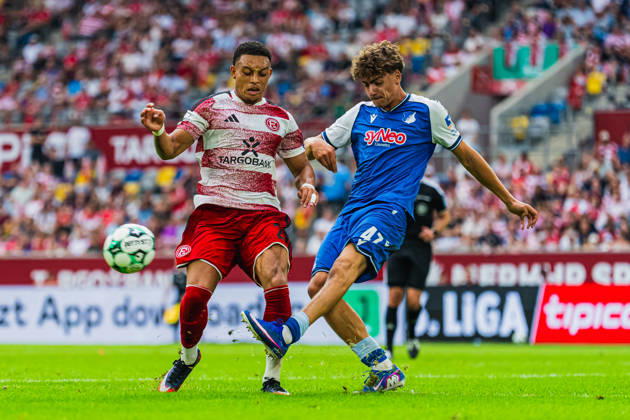 Steven van der Sloot (Fortuna Düsseldorf, 02) wird im Zweikampf mit Maximilian Theuer (TSG Hoffenheim II, 47) vom Ball getrennt Fortuna Duesseldorf vs. TSG Hoffenheim II, Fussball, 3.Liga, 02.Spieltag, Saison 2026 27, 15.08.2026, DFL REGULATIONS PROHIBIT ANY USE OF PHOTOGRAPHS AS IMAGE SEQUENCES AND OR QUASI-VIDEO, Fortuna Duesseldorf vs. TSG Hoffenheim II, Fussball, 3.Liga, 2.Spieltag, Saison 2026 27, 15.08.2026 Düsseldorf Copyright: xEibner-Pressefoto LukasxBaldygax EP_LBA