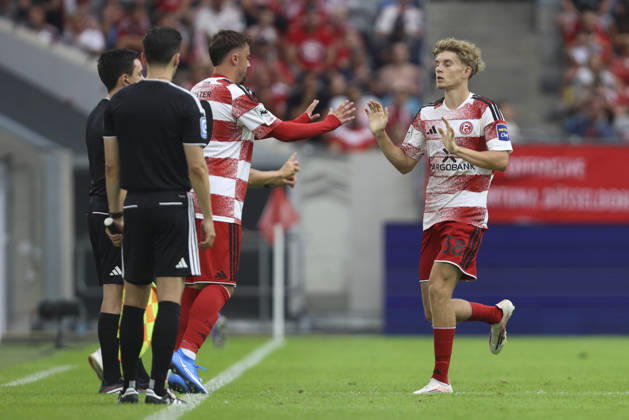 Philipp Foerster (Fortuna Duesseldorf) und Elias Arden (Fortuna Duesseldorf) Auswechslung waehrend des Spiels der 3. Liga zwischen Fortuna Duesseldorf und TSG 1899 Hoffenheim II, Merkur Spiel-Arena am 15. August 2026 in Duesseldorf, Deutschland. (Foto von Oliver Kaelke DeFodi Images) +++ Philipp Foerster (Fortuna Duesseldorf) und Elias Arden (Fortuna Duesseldorf) substitutes during the 3. Liga match between Fortuna Duesseldorf and TSG 1899 Hoffenheim II at Merkur Spiel-Arena on August 15, 2026 in Dusseldorf, Germany. (Photo by Oliver Kaelke DeFodi Images) DFB DFL REGULATIONS PROHIBIT ANY USE OF PHOTOGRAPHS AS IMAGE SEQUENCES AND OR QUASI-VIDEO. (Photo by Oliver Kaelke DeFodi Images) -