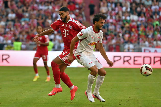 Ismael SAIBARI (Bayern Muenchen), Aktion,Zweikampf gegen Max FINKGRAEFE (L). Fussball Telekom Cup FC Bayern Muenchen - RB Leipzig 3-1 am 15.08.2025 , A L L I A N Z A R E N A.