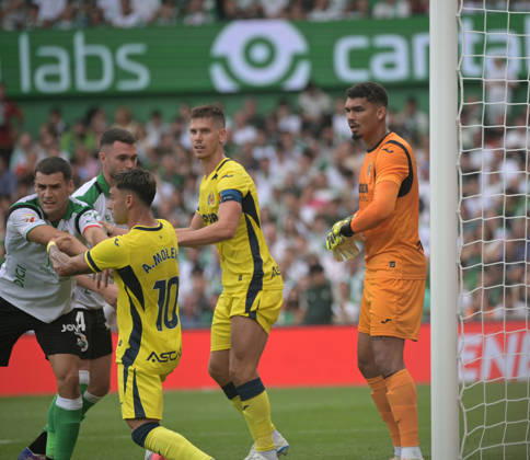 ESP: LaLiga EA Sports Racing Santander v Villarreal CF Luiz Junior of Villarreal and Moleiro of Villarreal during LaLiga EA Sports between Racing Santander v Villarreal CF played at Campos de de El Sardinero Stadium in Cantabria on August 16, 2026 in Spain Spain Futbol Copyright: xAlbertoxLosax xAgenciaxLOFx