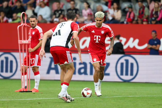 Luis Diaz (FC Bayern Muenchen, 14) mit Ball mit Felip Pavic (FC Bayern Muenchen, 43), mit Arijon Ibrahimovic (FC Bayern Muenchen, 22), GER, Allianz FC Bayern Muenchen Team Day, Fussball, Saison 2026 2027, 17.08.2026, GER, Allianz FC Bayern Muenchen Team Day, Fussball, Saison 2026 2027, 17.08.2026 Muenchen Copyright: xEibner-Pressefoto JennixMaulx EP_JML
