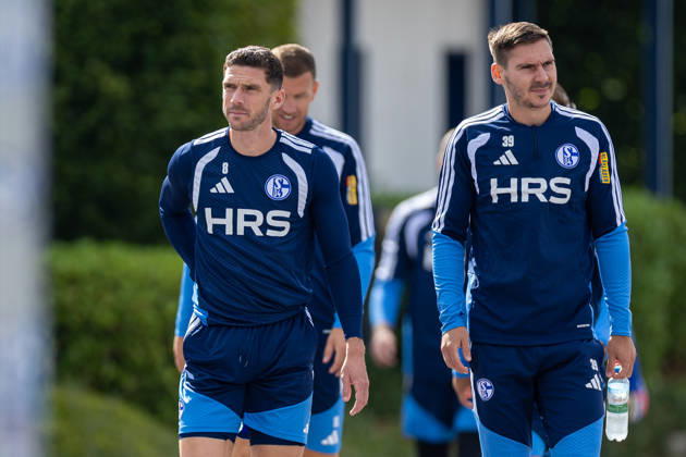 20.08.2026, Fussball, Training des FC Schalke 04. v. l. Robin Gosens (FC Schalke 04), Maximilian Wöber (FC Schalke 04). Gelsenkirchen Trainingsgelände FC Schalke 04 NRW Deutschland xRHR-FOTO YYx Copyright: RHR-FOTOx RHR-FOTO YY