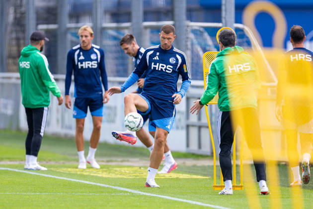 20.08.2026, Fussball, Training des FC Schalke 04. Edin Dzeko (FC Schalke 04). Gelsenkirchen Trainingsgelände FC Schalke 04 NRW Deutschland xRHR-FOTO YYx Copyright: RHR-FOTOx RHR-FOTO YY